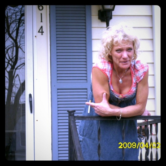 Meet your Posher, Sheila - Picture 1 of 2